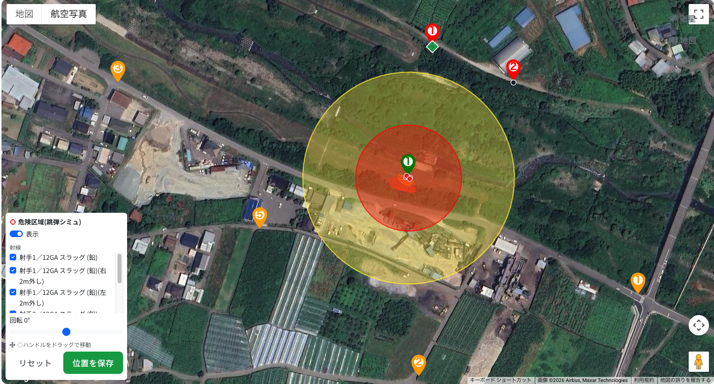 案件地図に跳弾シミュレーションの危険区域を重ねた2D俯瞰マップ。射線ごとに到達範囲が色分け表示される